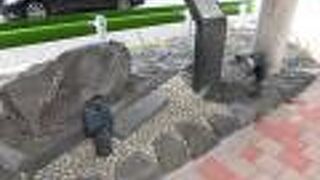 江戸時代の名残が都会の真ん中の歩道橋の下にありました