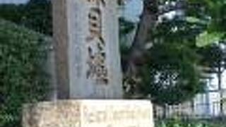 大森駅北東の線路脇にある