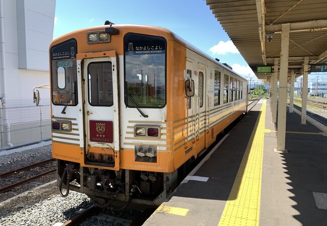 矢島駅で売店の有名人まつ子さんに鉄印を書いてもらいました