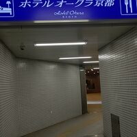 地下鉄からの連絡口です