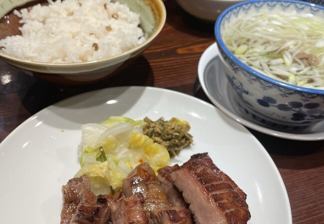 仙台名物の牛タン、肉厚で旨い！