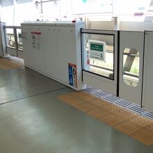 ホームドアが６両分できていました