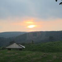 部屋から見る阿蘇方面に沈む夕日