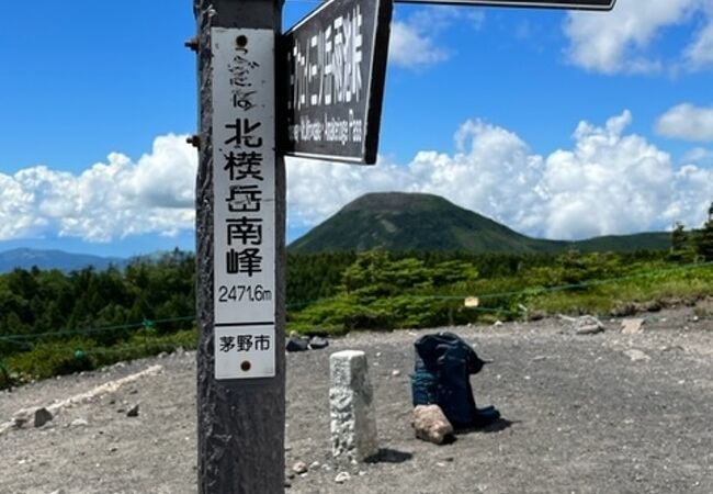 ロープウェイから徒歩で１時間２０分で山頂