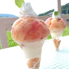 福島の夏と言えば桃。その桃を贅沢に使った絶品パフェ