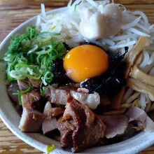 麺の美味しさを楽しめる「まぜそば」