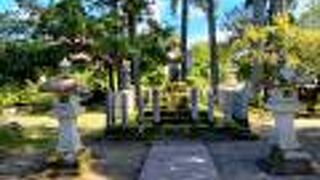 越前一乗谷を拠点に100年以上栄華を極めた朝倉義景のお墓が大野市にありました