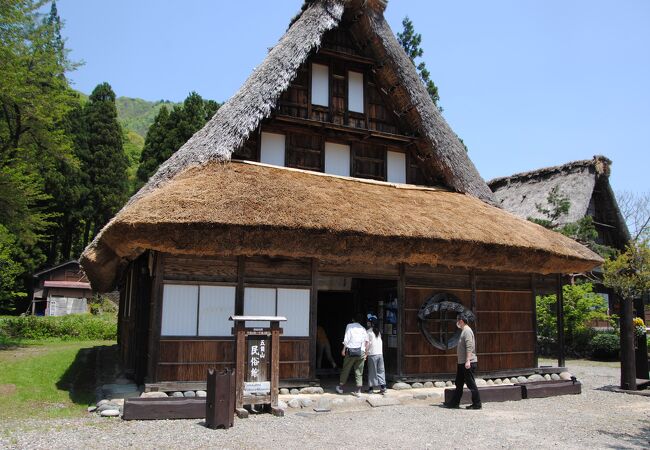 合掌造りは生活の場であり、仕事場でもあったのですね。