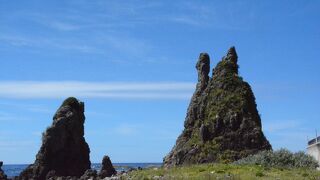 トトロの姿に似ていることからトトロ岩と呼ばれている奇岩