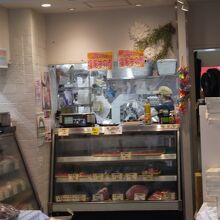 店内では主に肉販売