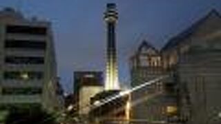 高速道路をくぐったらマリンタワー