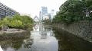 清水門橋と竹橋の間の濠