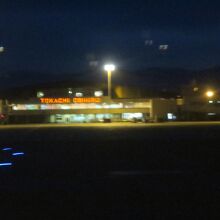 夜の帯広空港