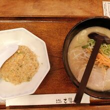 塩ラーメンとミニ炒飯のセット