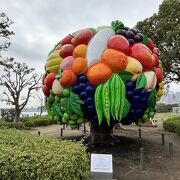 大きくてカラフルなオブジェです