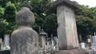 狩野派「中興の祖」探幽のユニークな墓