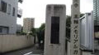 広大な墓所が目立ちます。