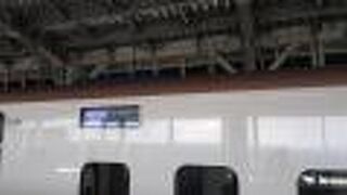 2022年７月現在、少なくとも金沢～富山間では車掌による乗り換え案内等車内はほとんど行わないようになりました