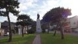 函館山のふもと、護国神社坂の途中にあります。