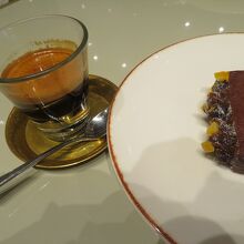 同行者が頼んだお菓子は小振りでしたが…、