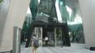 ダイヤデッキは、西武池袋線の上部にあって、線路部分を跨いでいるデッキ部分を言います。