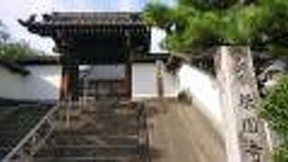 江戸時代に、現在地に移転し、祇園寺に