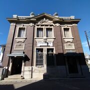 北前船の回船問屋が設立した銀行の建物は福井県最古の鉄筋コンクリート建物