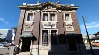 北前船の回船問屋が設立した銀行の建物は福井県最古の鉄筋コンクリート建物
