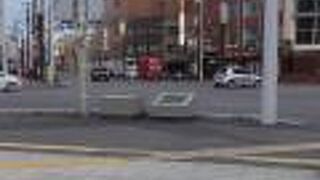 函館駅前にあります。