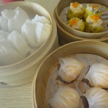 ホカホカと湯気を上げる点心類は、どれもあっさり味。