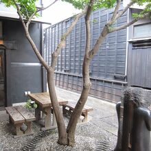 店内の窓側のお席からの風景