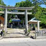 ロ一ソク岩近くの神社