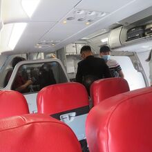 エア・アジアA320型機の機内