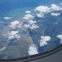 行きのA席からは、マレー半島西岸とマラッカ海峡の景色が。