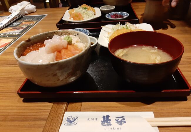 ランチメニューの海鮮丼