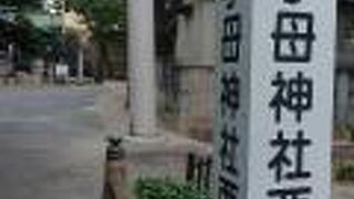 夏の日の夕方、境内の木陰は快適でした