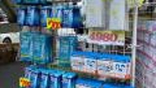 浅草橋駅東口近くの高架下の間借りの雑貨店ではCOVID-19抗原検査キットが大量に売られています。