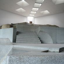 青山通りの草月会館の中にある草月美術館の区画とのことです。