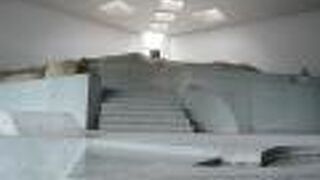 草月美術館は、草月会館の中に設けられていますが、現在は、閉館中です。閉館期間は、不明です。