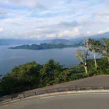 十和田湖を一望できる展望台