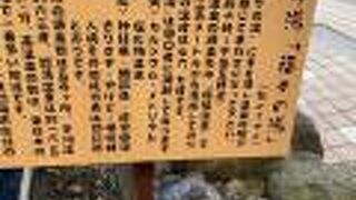 商店街の真ん中にあります