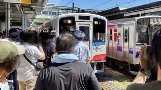 三陸鉄道の車両が、盛岡に...