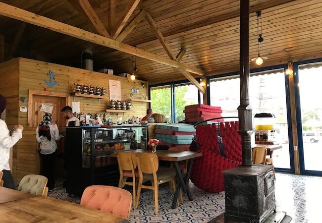 海辺にあるレストラン