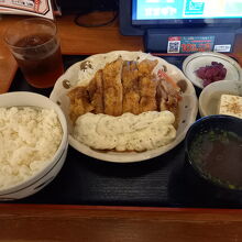 チキン南蛮定食750円のご飯大盛り(無料)