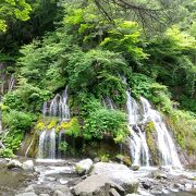 流麗で美しい滝