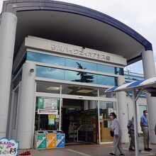 巨大なお土産売り場。