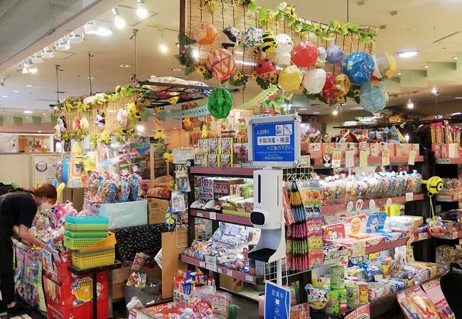 梅田では貴重な駄菓子屋さん