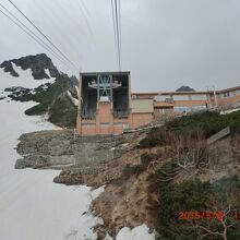 絶景だった雪景色を後に山頂駅にお別れ。