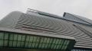 ＪＲセントラルタワーズに隣接する商業ビル