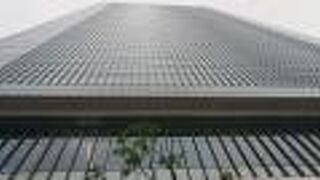 平成末期に完成した、地上40階の商業ビル